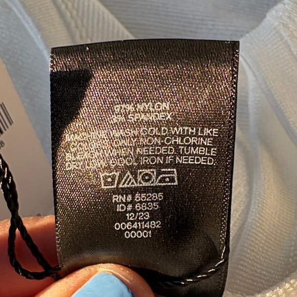 Express Ribbed Tank Top, L/XL - Picture 8 of 8